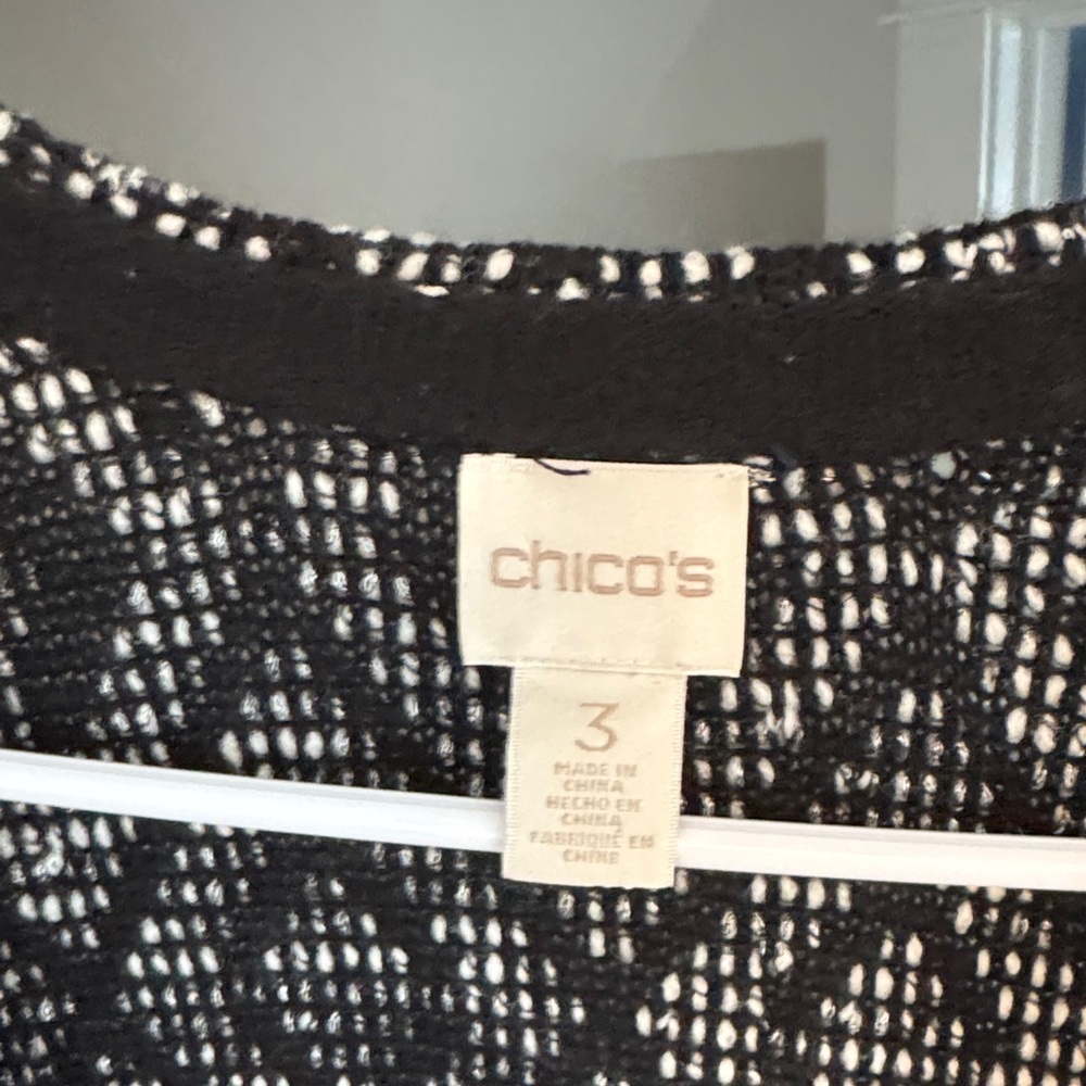 Chic Black and White Patterned Cardigan Jacket - Picture 2 of 5